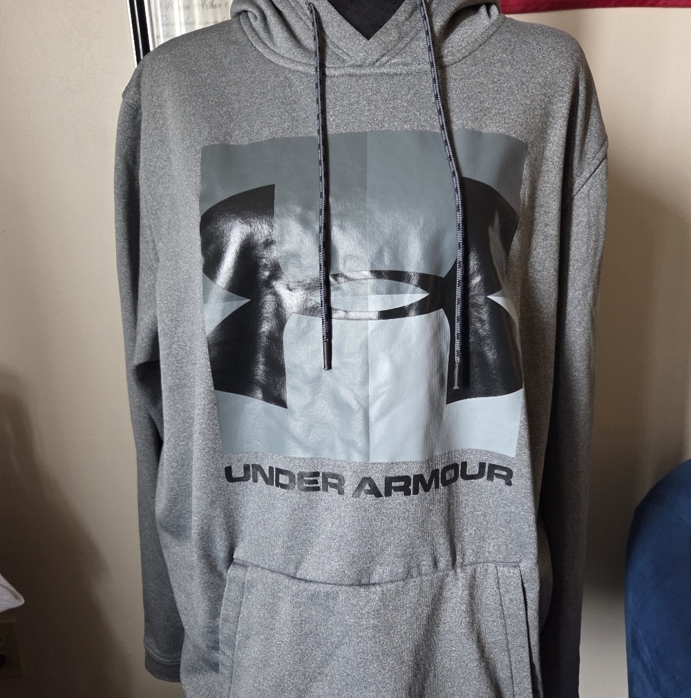 Under Armour Men's Gray Pullover Hoodie with Logo
